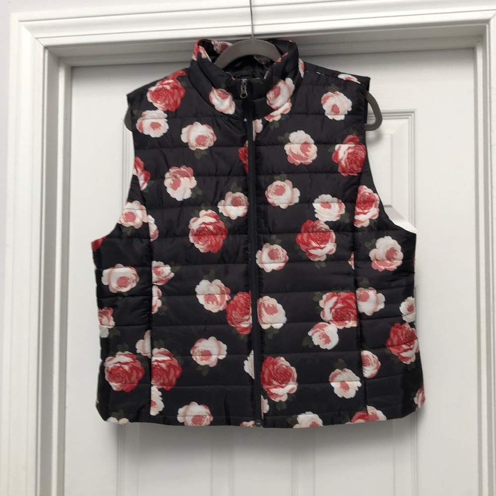 **NWT** Loft floral puffer vest!!